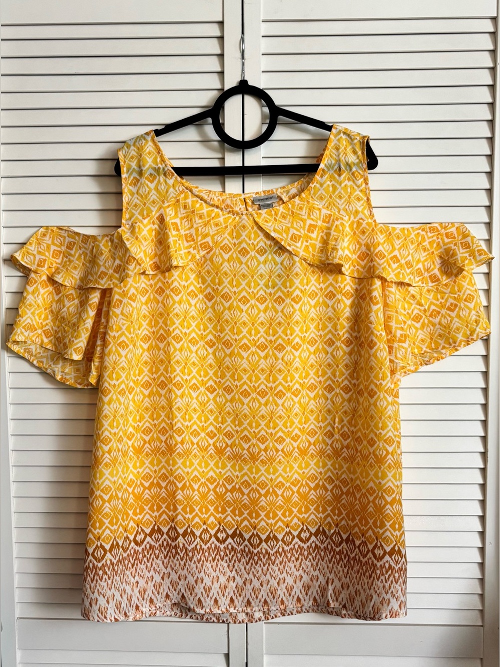 Avenue Women’s Yellow Patterned Cold-Shoulder Ruffle Top, Size: 22/24, NWT
